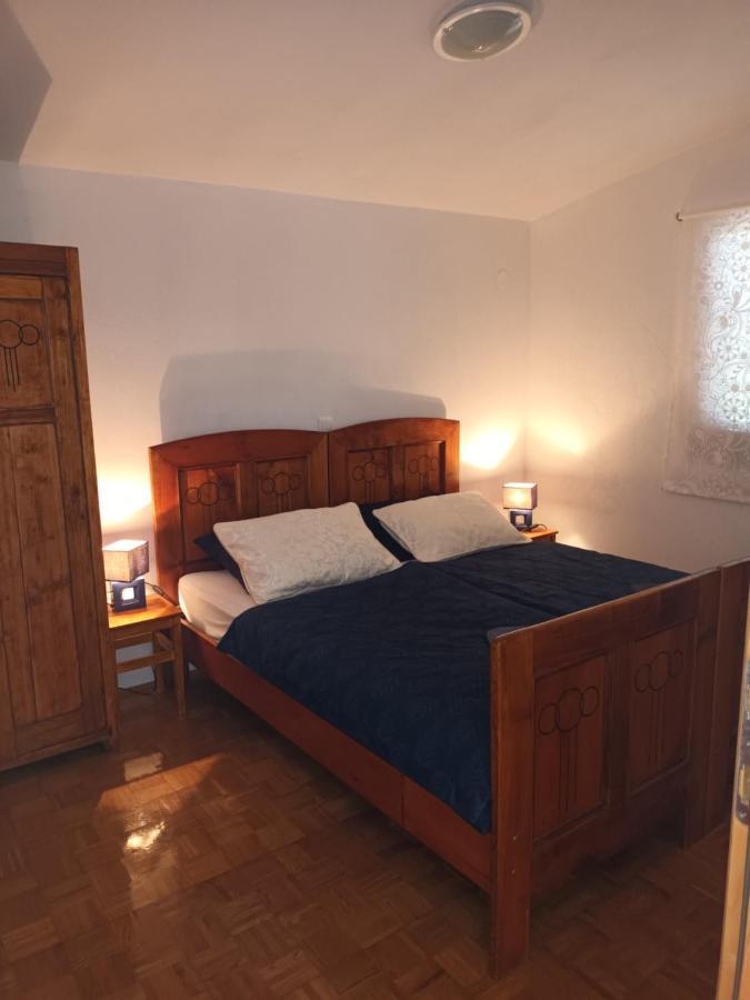 Apartmani Sikic Metajna Exterior photo